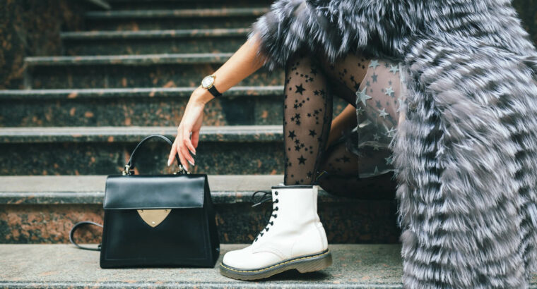 Elegant Women’s Designer Handbags – Up to 50% Off!