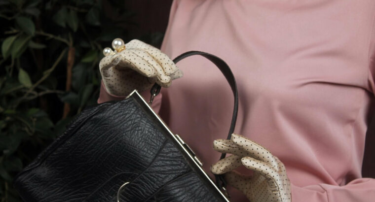 Elegant Women’s Designer Handbags – Up to 50% Off!