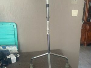 Canne Tripode chromée adulte