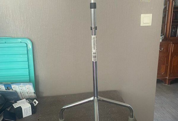 Canne Tripode chromée adulte